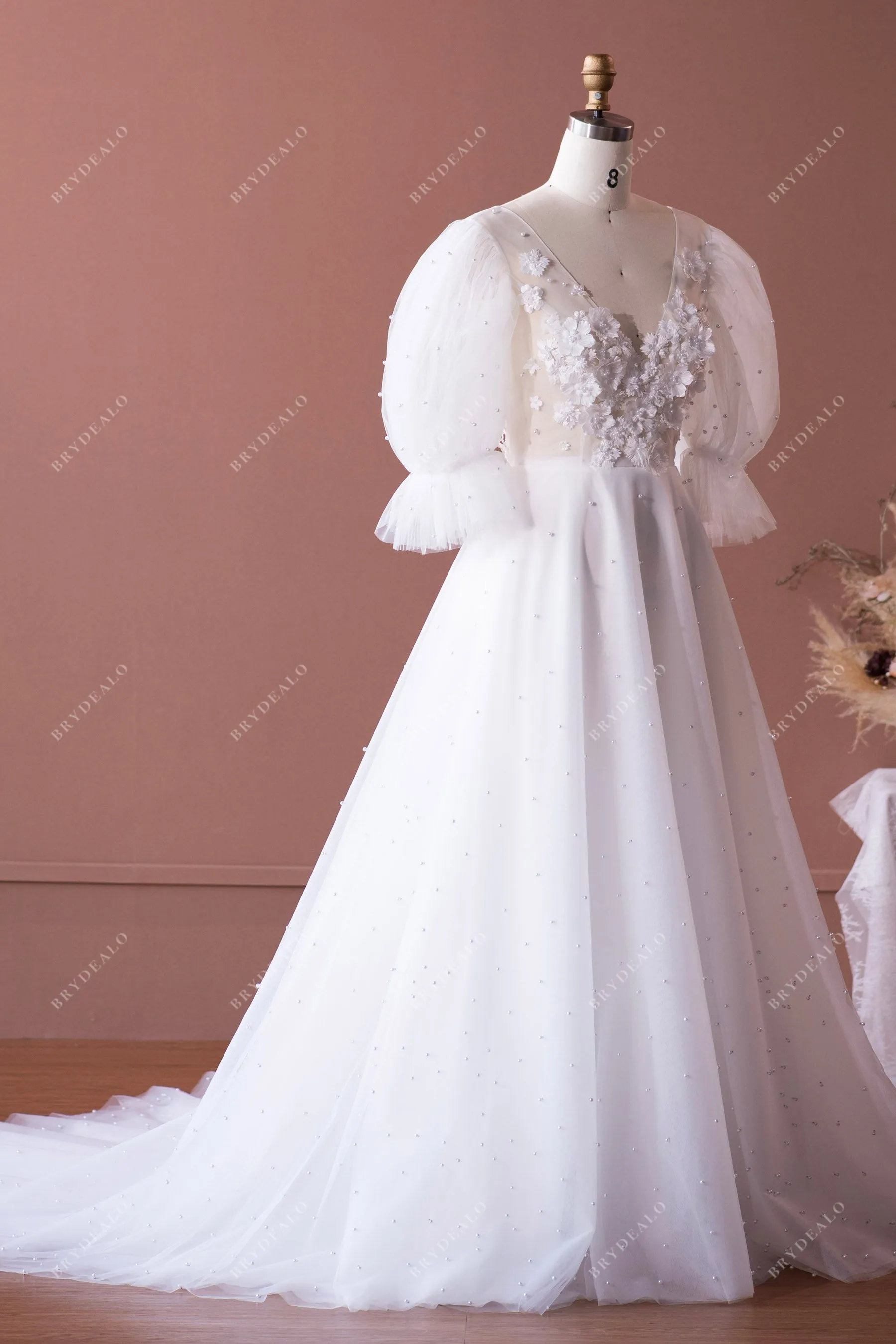 Exquisite Princess Bubble Sleeve Pearl Wedding Dress